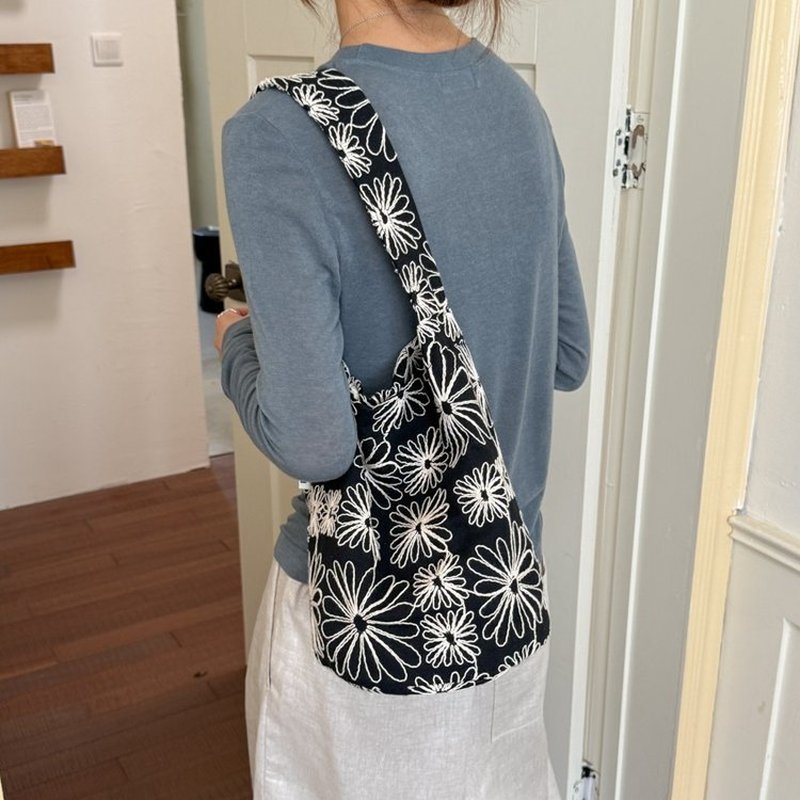 Hobo Bag Slouchy - حقيبة كتف نسائية من القماش بتصميم