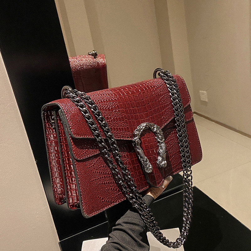 Women Bags Manufacturer - حقيبة نسائية عصرية بتصميم مربع بسيط،