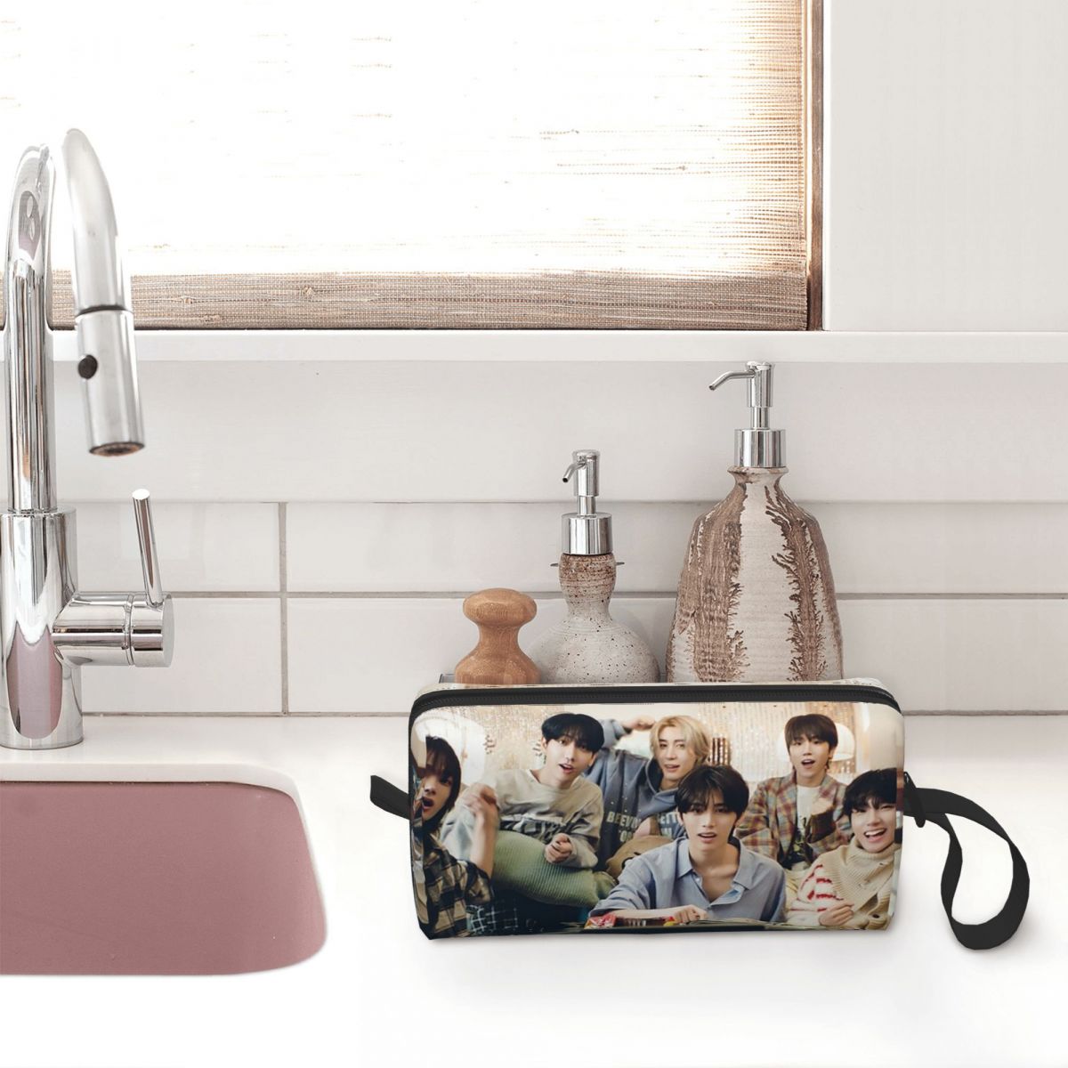 حقيبة مكياج Boy Next Door KPOP - مراجعة Women Bags Next وسعره