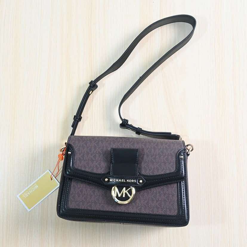 حقائب مايكل كورس الجديدة ذات ا - مراجعة Women Bags Mk وسعره