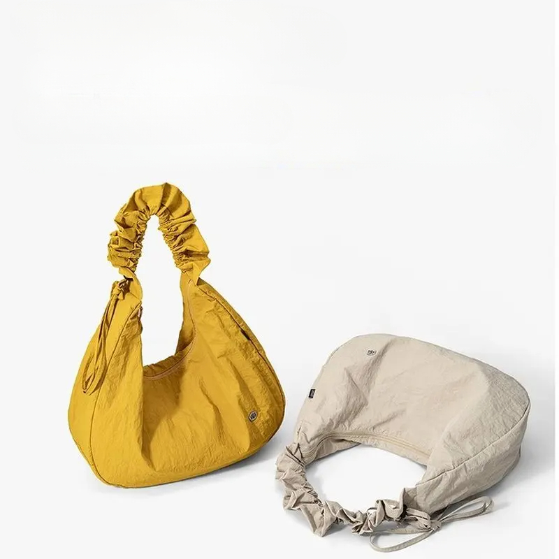 حقيبة نسائية من النايلون المجع - مراجعة Hobo Bag Slouchy وسعره