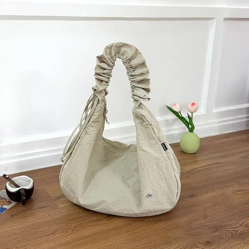 حقيبة نسائية من النايلون المجع - مراجعة Hobo Bag Slouchy وسعره