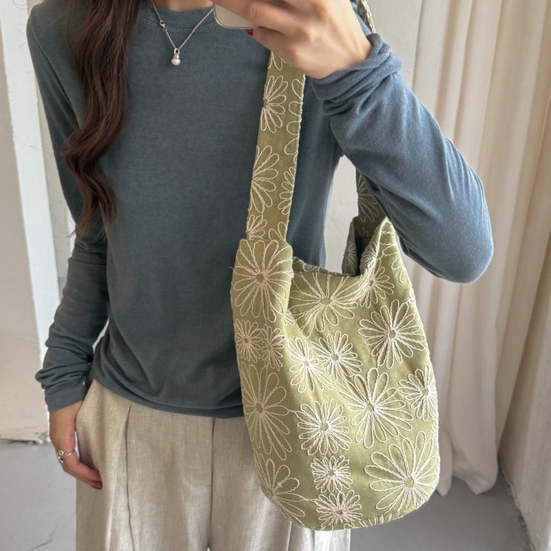 حقيبة كتف نسائية من القماش بتص - مراجعة Hobo Bag Slouchy وسعره