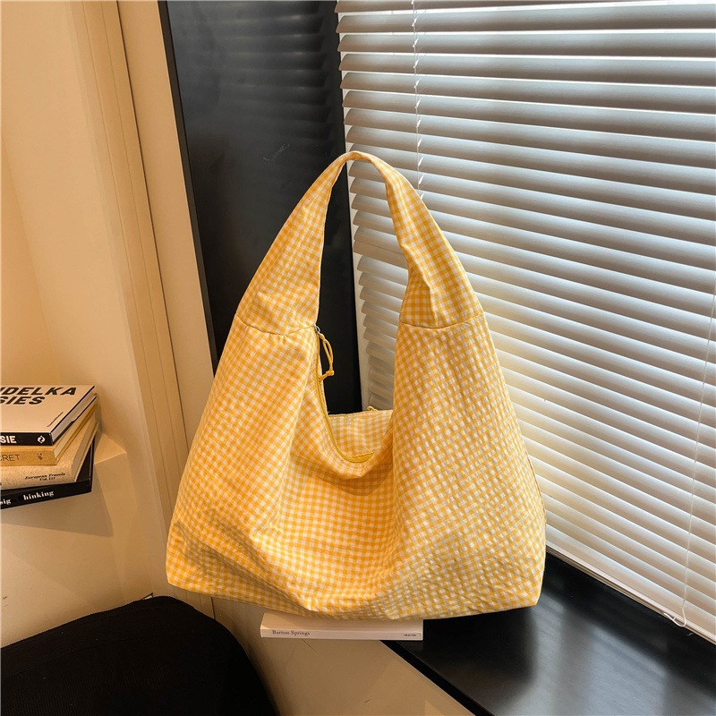 حقيبة كتف مخصصة بشعار مميز، خف - مراجعة Hobo Bag Slouchy وسعره