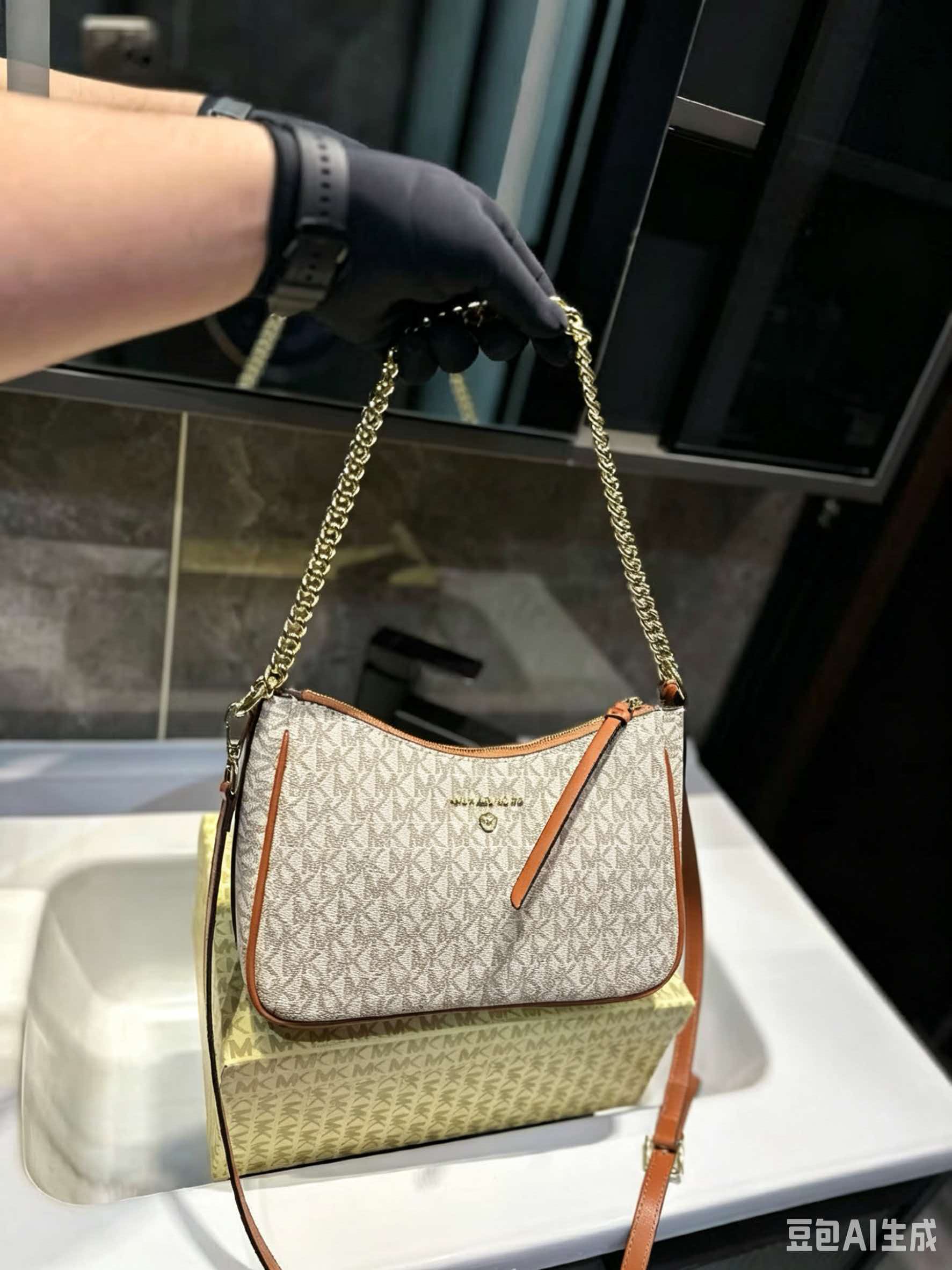 حقيبة ماهجونغ صغيرة للسفر من م - مراجعة Women Bags Mk وسعره