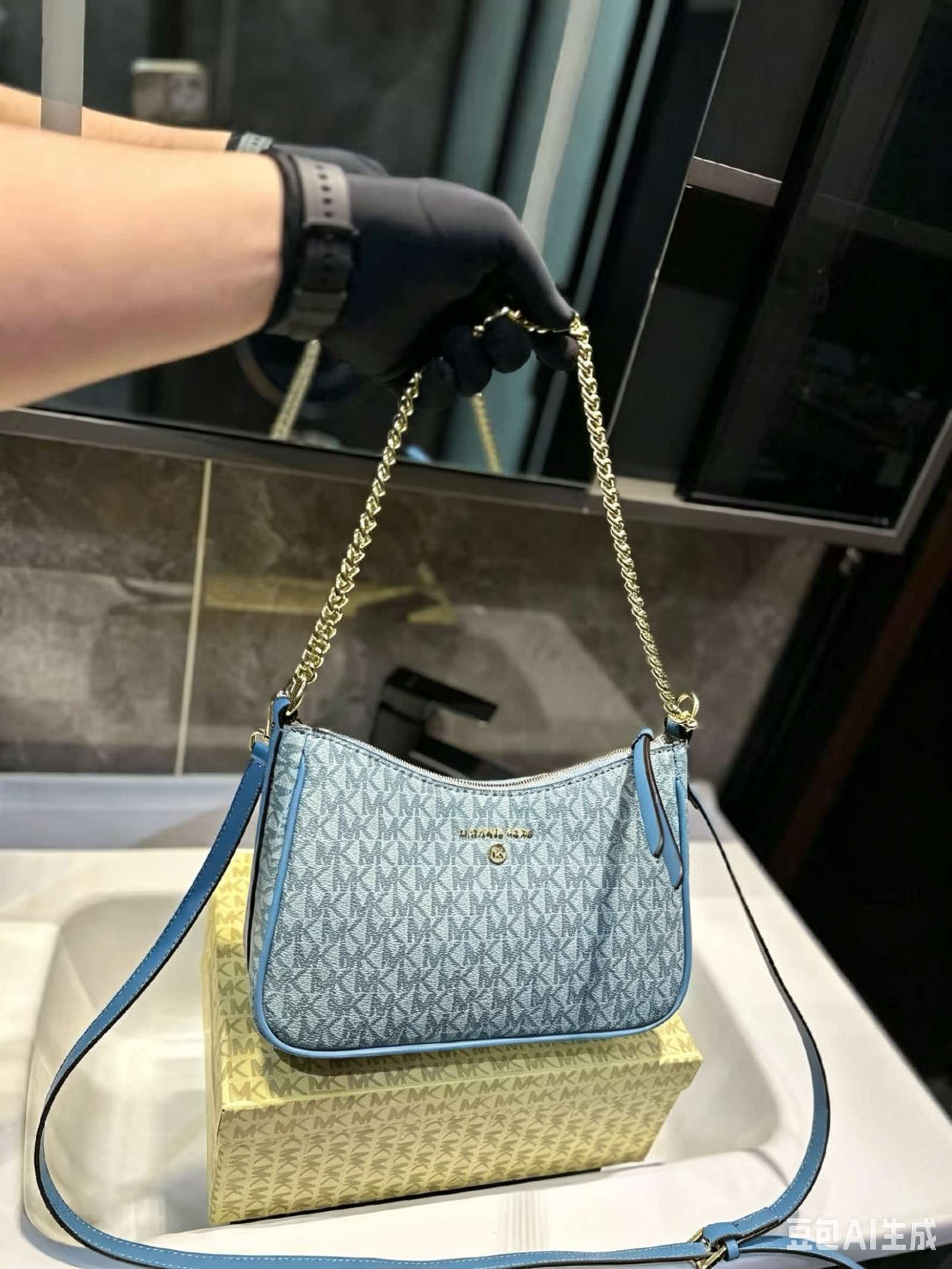 حقيبة ماهجونغ صغيرة للسفر من م - مراجعة Women Bags Mk وسعره