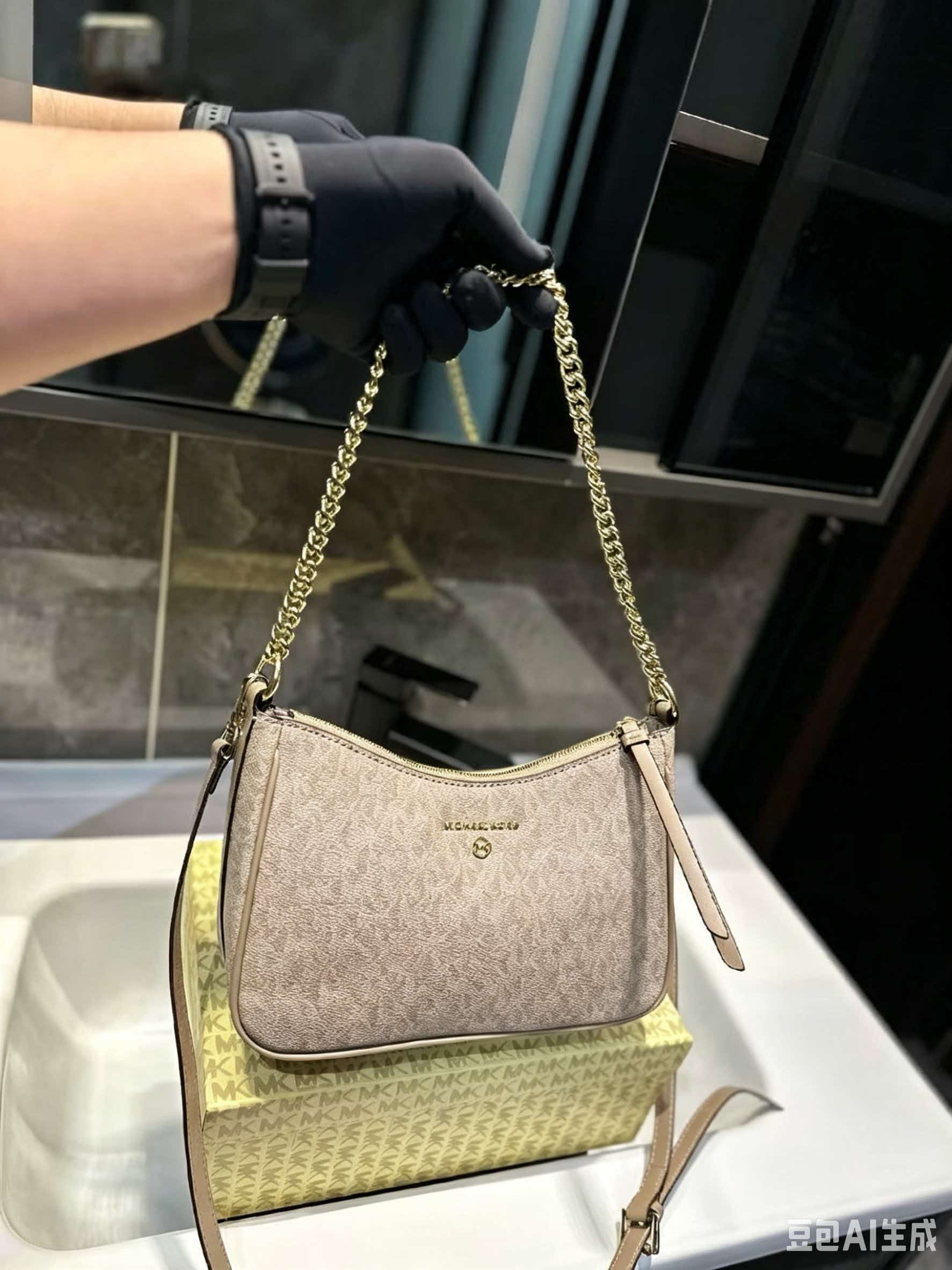 حقيبة ماهجونغ صغيرة للسفر من م - مراجعة Women Bags Mk وسعره