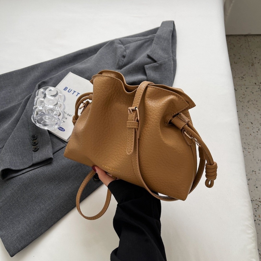 حقيبة فاخرة من الجلد الصناعي ب - مراجعة Hobo Bag Slouchy وسعره