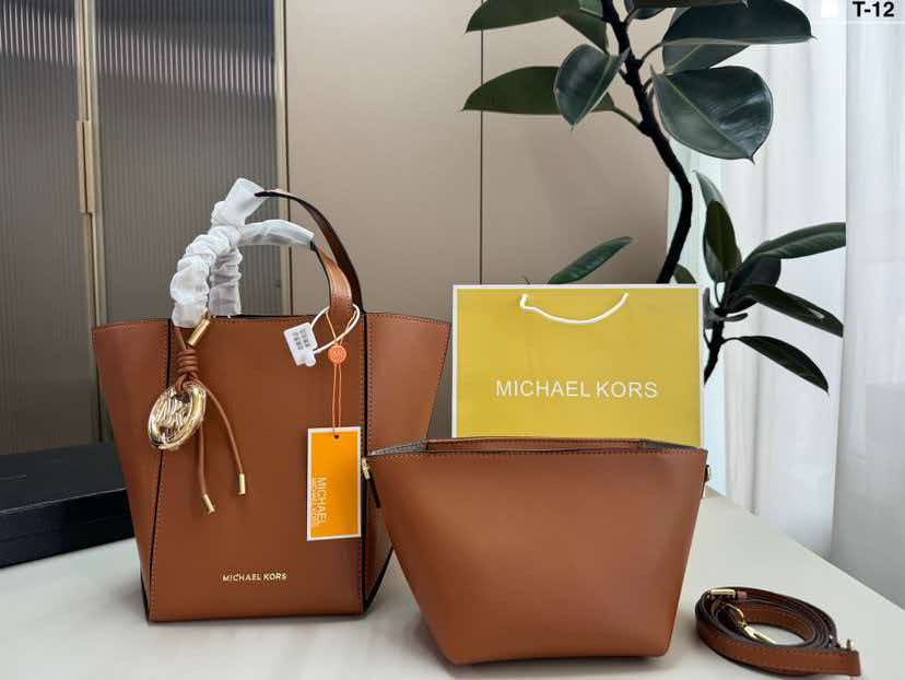 مايكل كورس/مايكل كورس MK 2026  - مراجعة Women Bags Mk وسعره