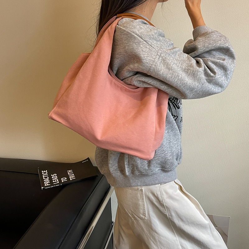حقيبة يد نسائية كبيرة من القما - مراجعة Hobo Bag Slouchy وسعره