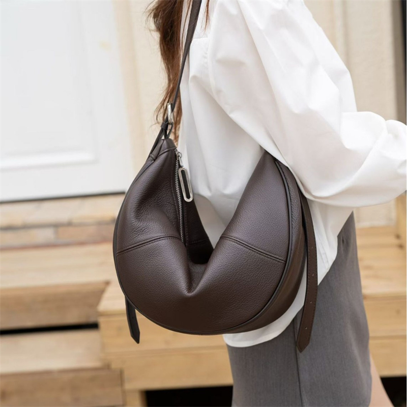 حقيبة كتف هوبو هلالية الشكل من - مراجعة Hobo Bag Slouchy وسعره
