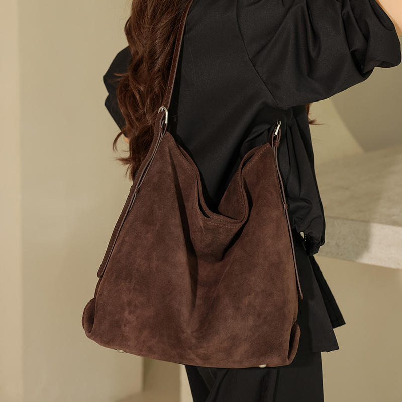 حقيبة يد نسائية كبيرة من جلد ا - مراجعة Hobo Bag Slouchy وسعره
