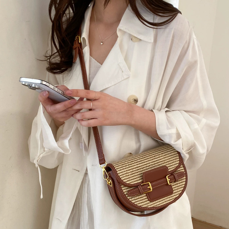 حقائب سرج صغيرة على الطراز الإ - مراجعة Saddle Bag Leather وسعره