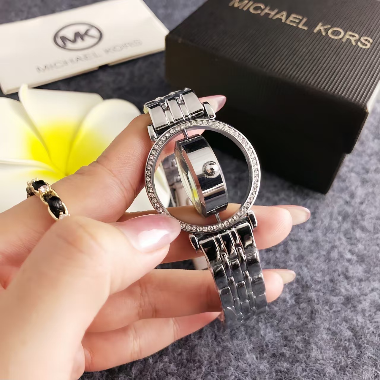 حقيبة ساعة نسائية من مايكل كور - مراجعة Women Bags Mk وسعره